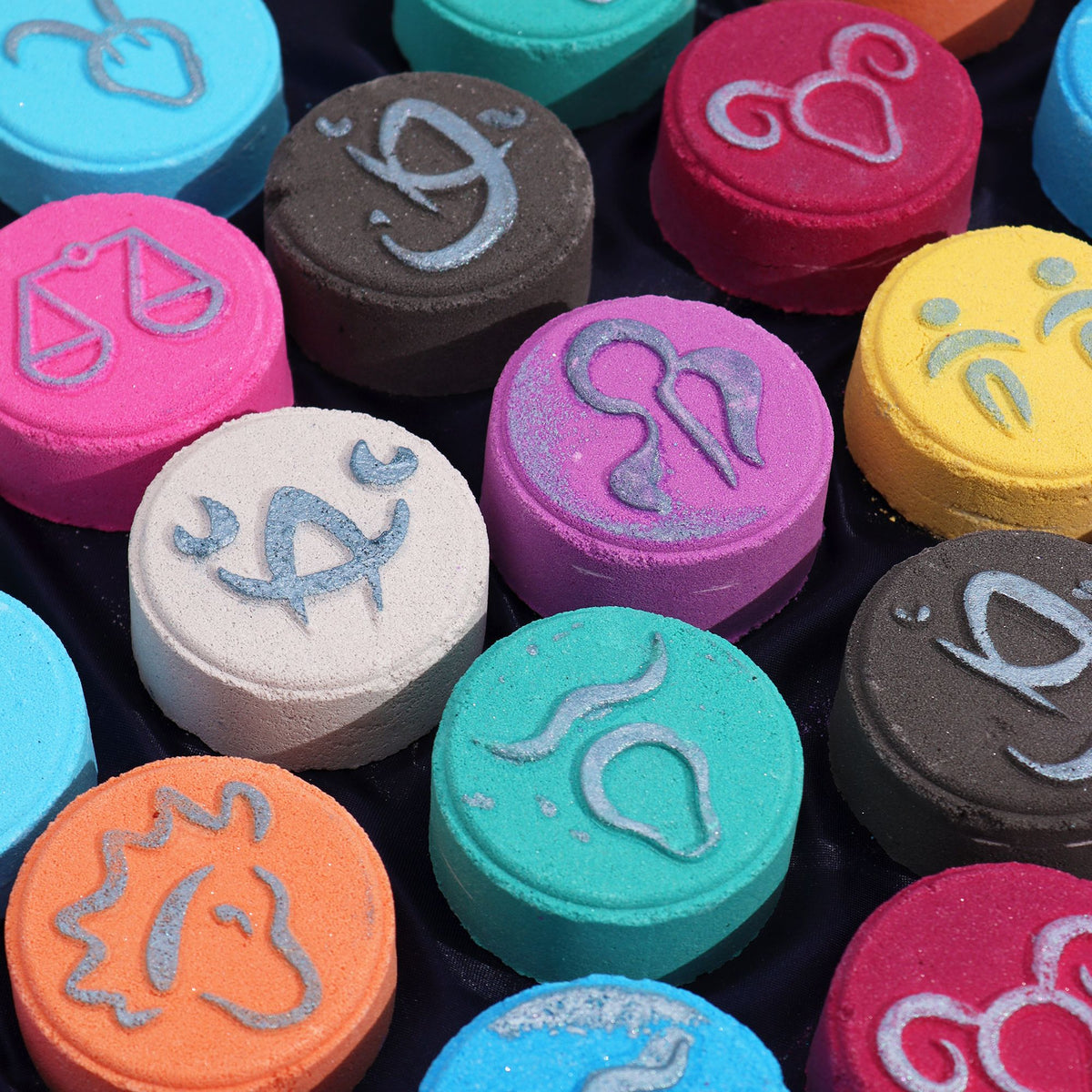 Set of Zodiac Bath Fizzers with Horoscope - Aquarius product image 3