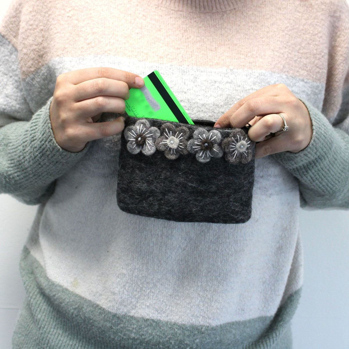 Natural Felt Zipper Pouch (asst) - Four Flowers product image 3