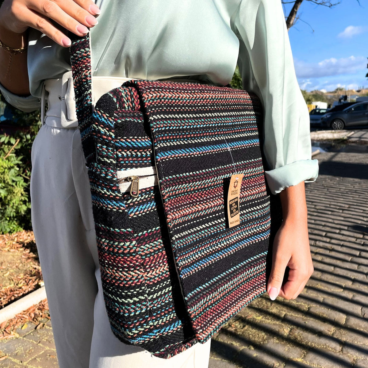 Soft Banjar Laptop Bag - Dark Smart product image 4