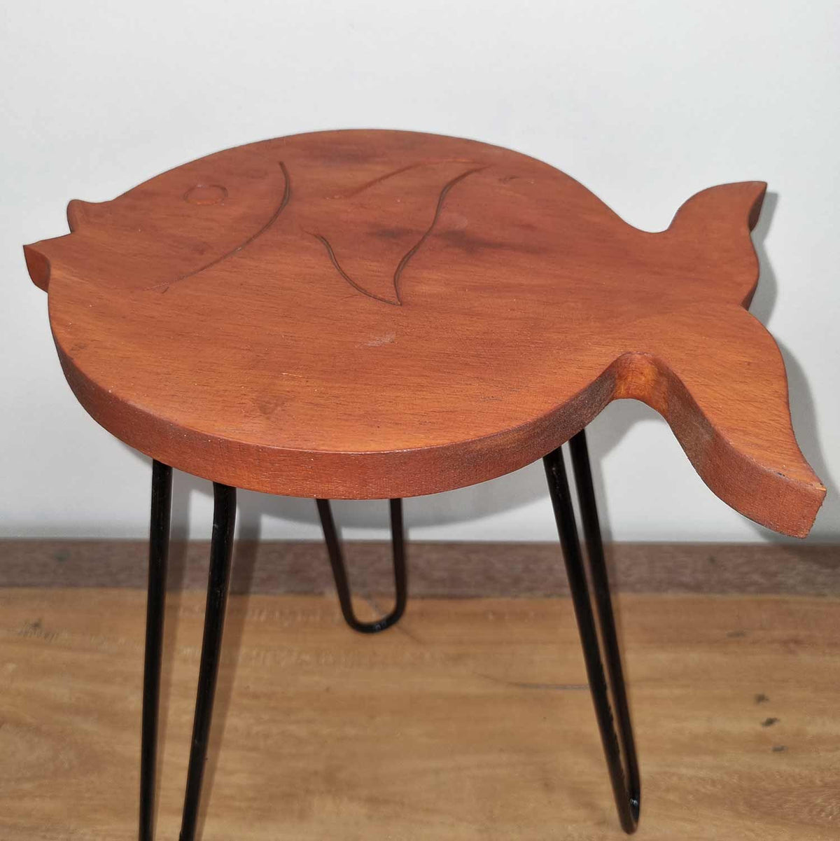 Albasia Wood Fish Stand - Terracotta product image 2