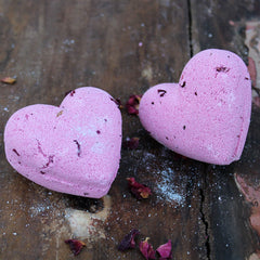 Love Heart Bath Bomb 70g - Ylang & Rose product image 6