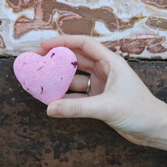 Love Heart Bath Bomb 70g - Ylang & Rose product image 5