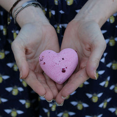 Love Heart Bath Bomb 70g - Ylang & Rose product image 4