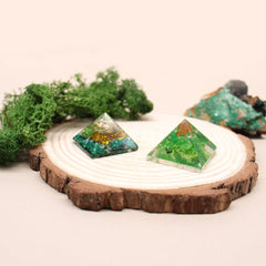 Sm Orgonite Pyramid 25mm Gemchips and Copper (assorted colours/designs) product image 2