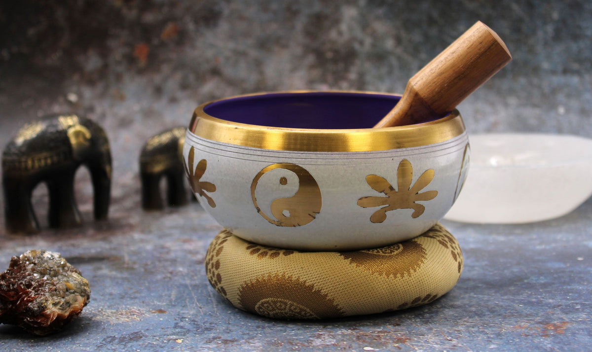 Lrg Yin & Yang Singing Bowl Set- White/Purple 14cm product image 6