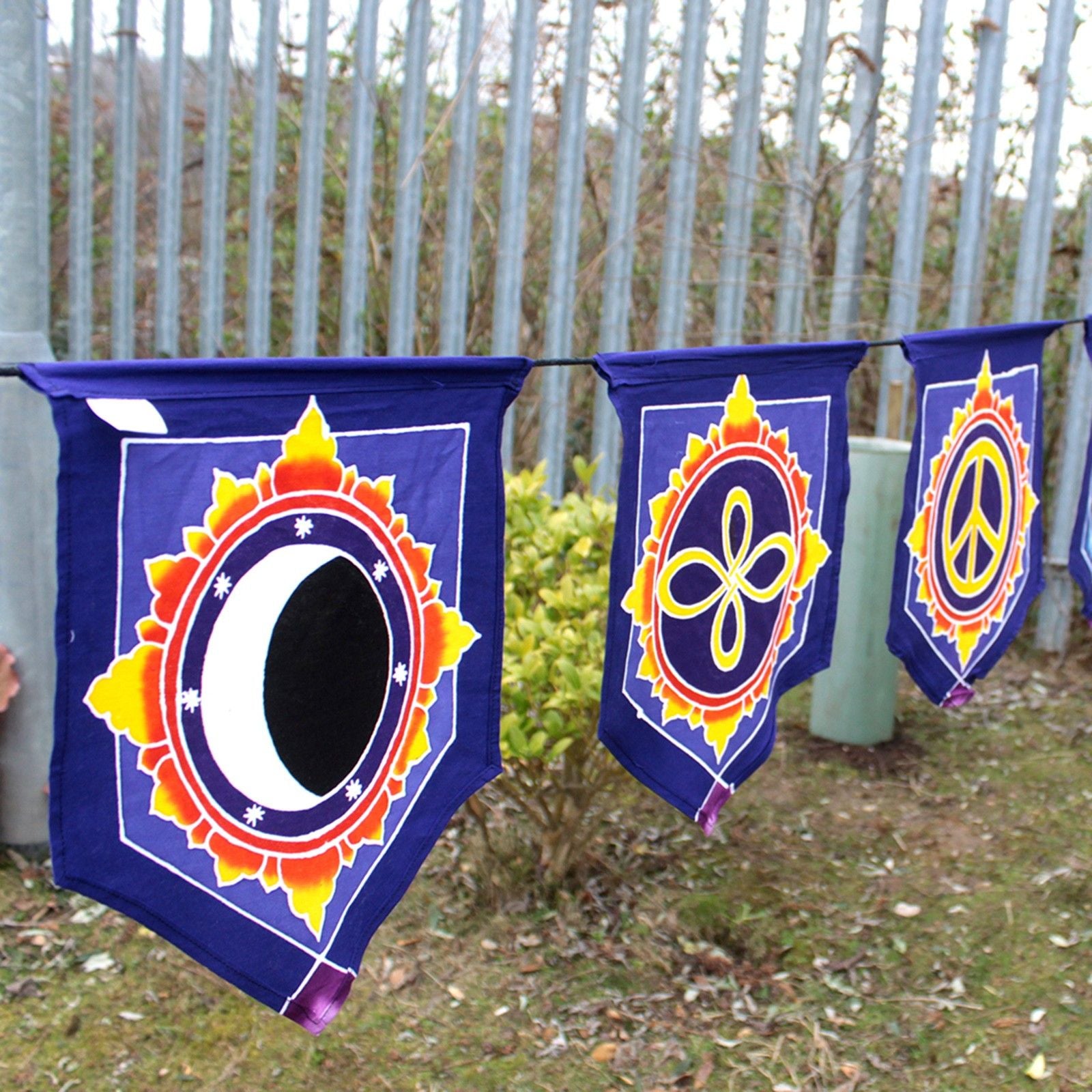 7 Flags Banner - Love in the Center product image