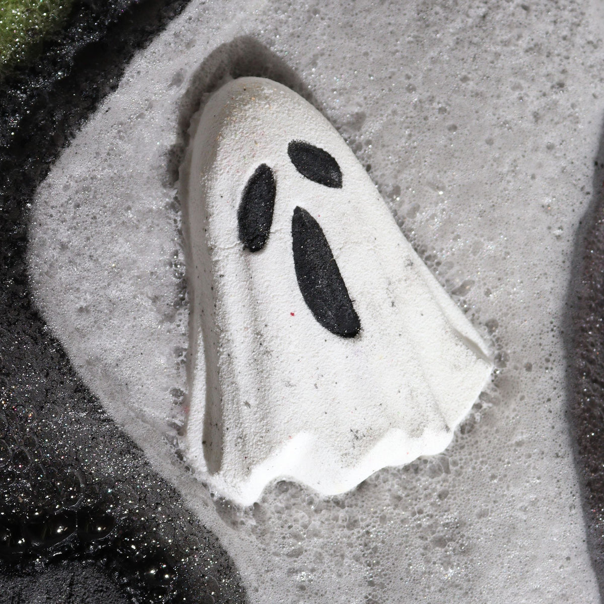Ghost Halloween Bath Bomb 65g product image 3