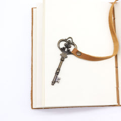 Oiled Tan Leather & Key - 200 pages - 13x18cm product image 3
