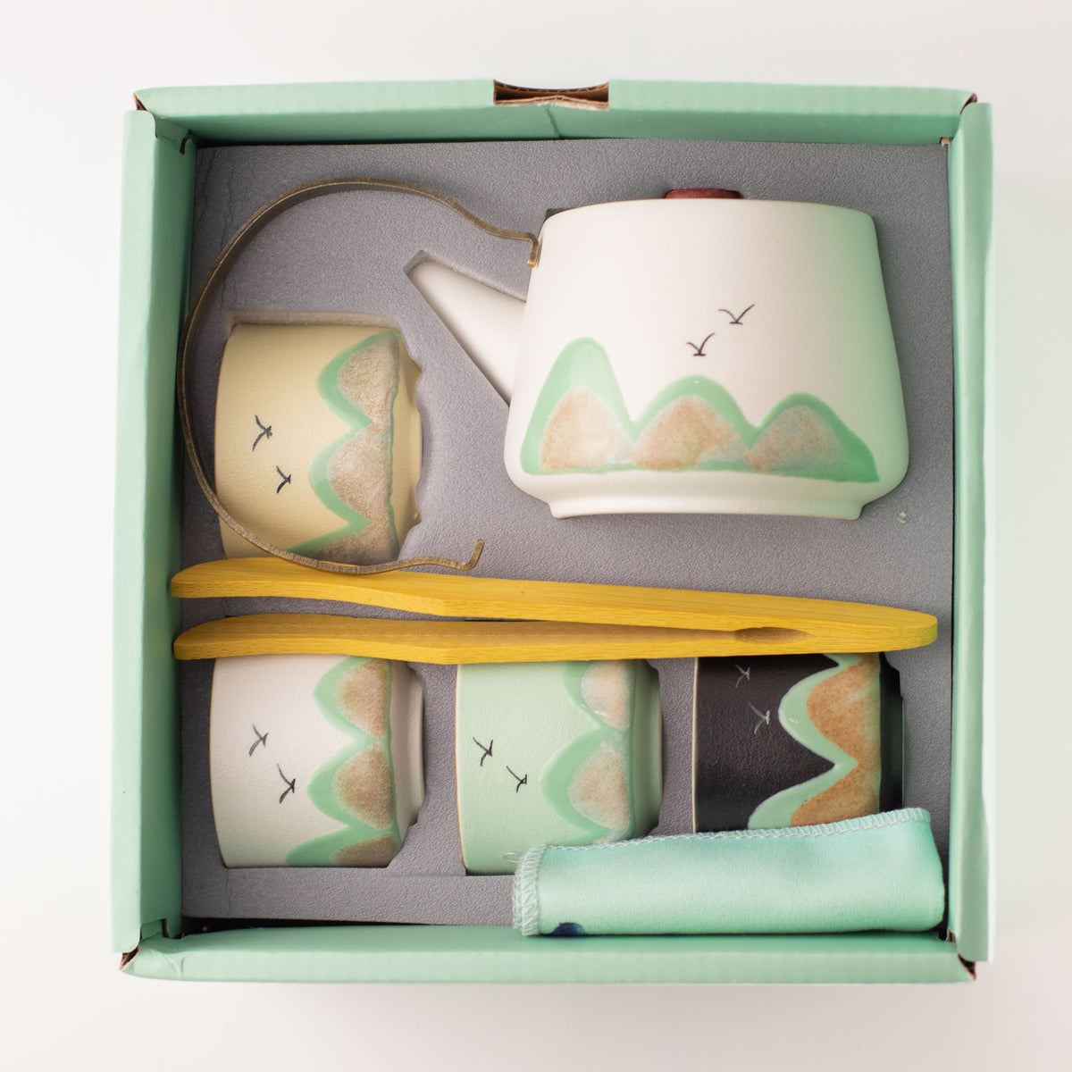 Thousand Miles - Tea Set - Four Cups - Ceremonial Cloth & Bamboo Grip - product image 3